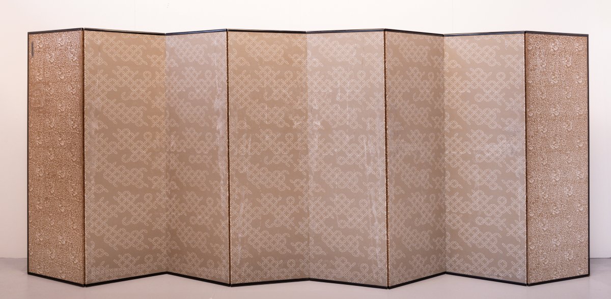 An Eight-panel Silver-leaf Folding Screen Depicting A Spring Scene-photo-3