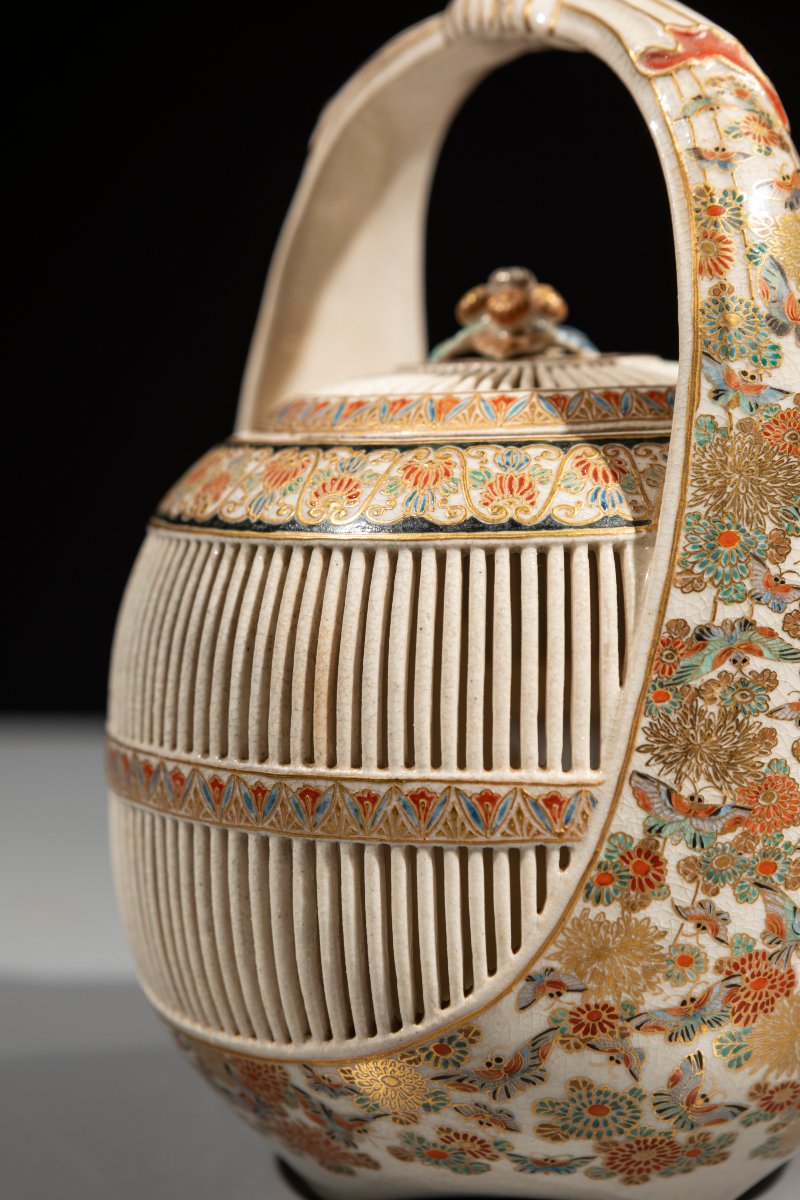 A Satsuma Ceramic Cricket Cage With Chrysanthemums And Butterflies-photo-2