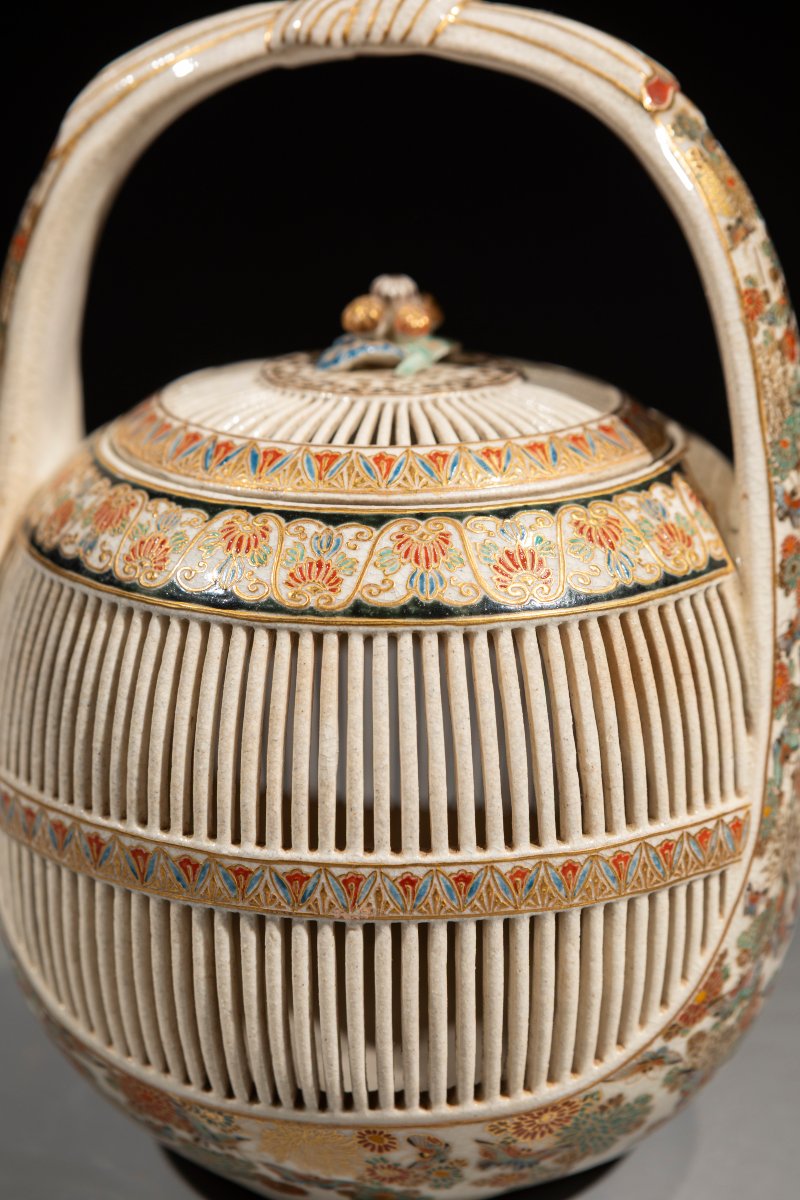 A Satsuma Ceramic Cricket Cage With Chrysanthemums And Butterflies-photo-4