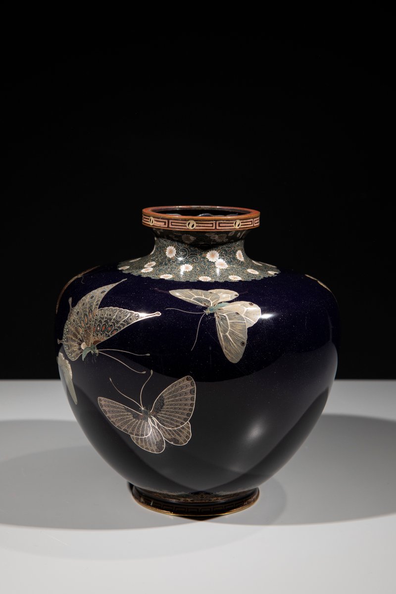 A Cloisonné Enamel And Silver Wire Vase With Butterflies On A Blue Ground-photo-2
