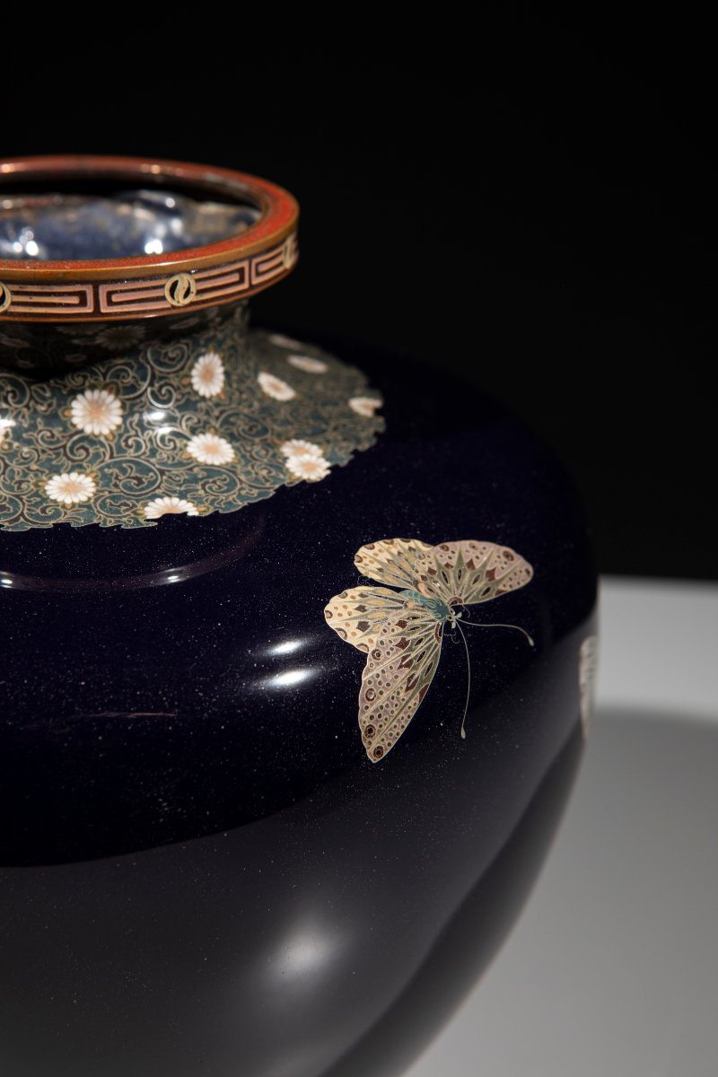 A Cloisonné Enamel And Silver Wire Vase With Butterflies On A Blue Ground-photo-2