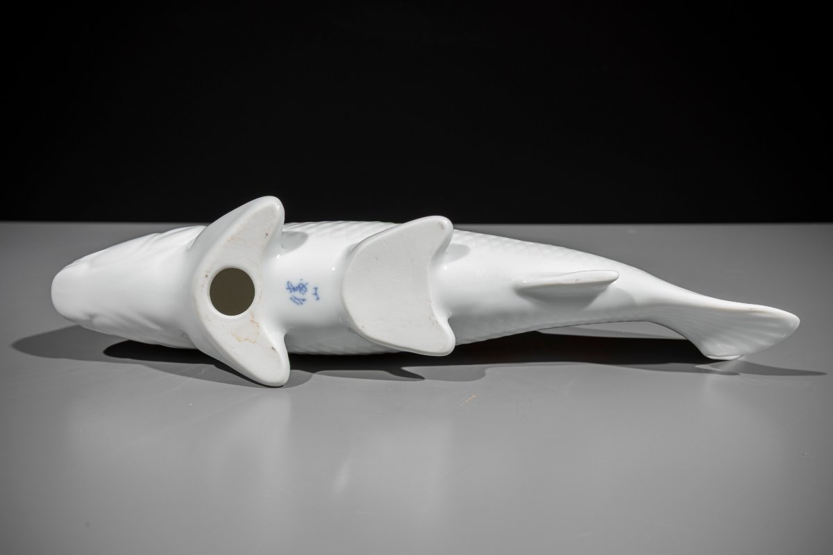 A Porcelain Okimono Of A Red And White Koi Carp-photo-6