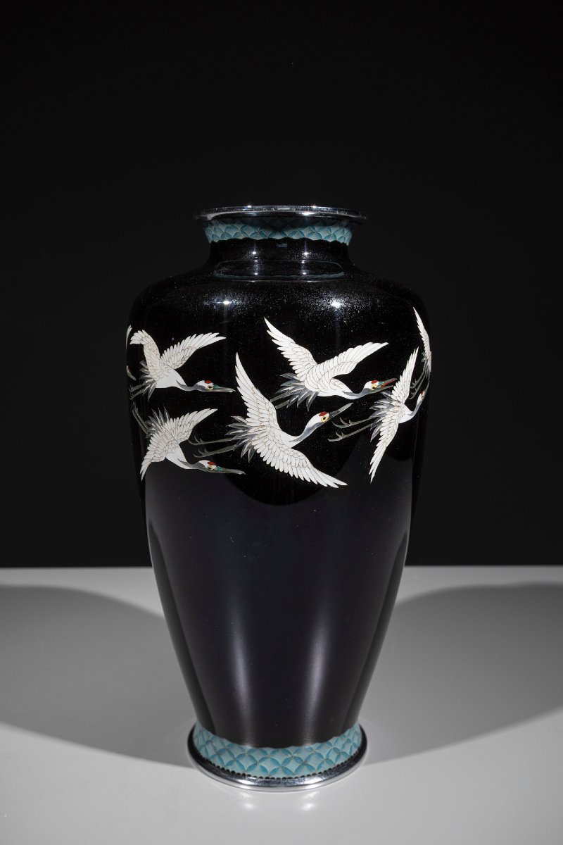 A Cloisonné Vase Depicting A Group Of Manchurian Cranes In Flight-photo-2
