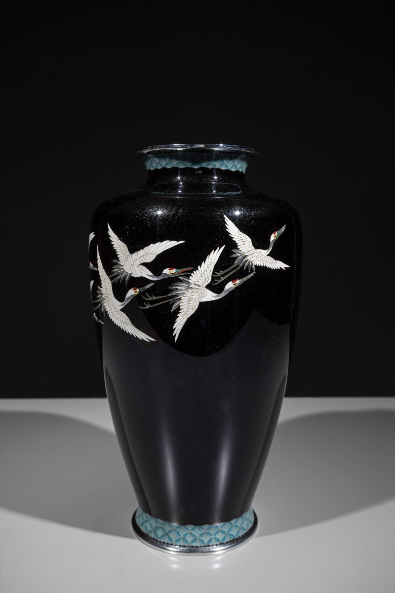 A Cloisonné Vase Depicting A Group Of Manchurian Cranes In Flight-photo-3