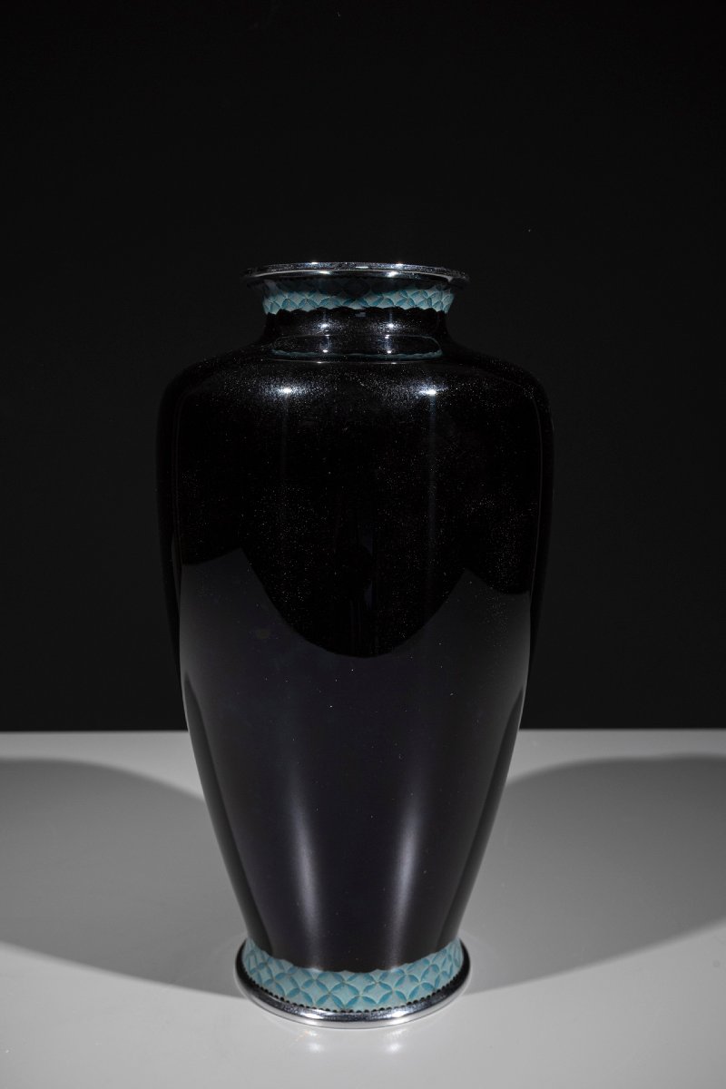 A Cloisonné Vase Depicting A Group Of Manchurian Cranes In Flight-photo-4