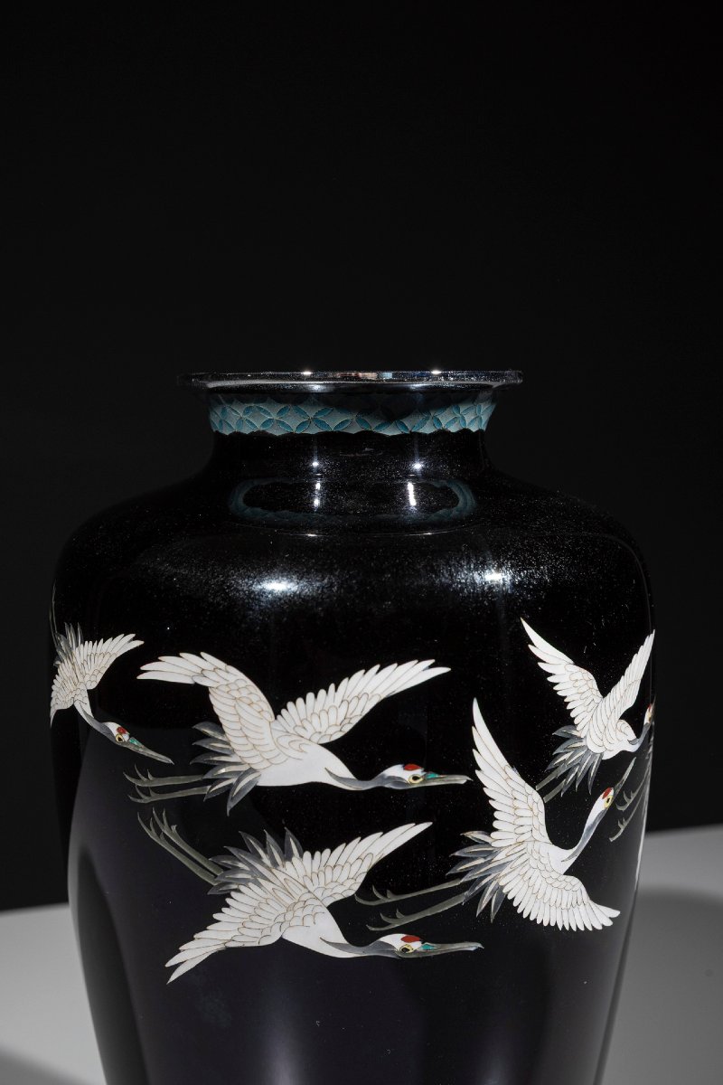 A Cloisonné Vase Depicting A Group Of Manchurian Cranes In Flight-photo-2