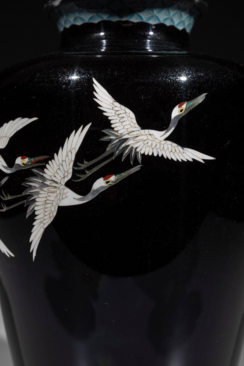A Cloisonné Vase Depicting A Group Of Manchurian Cranes In Flight-photo-4