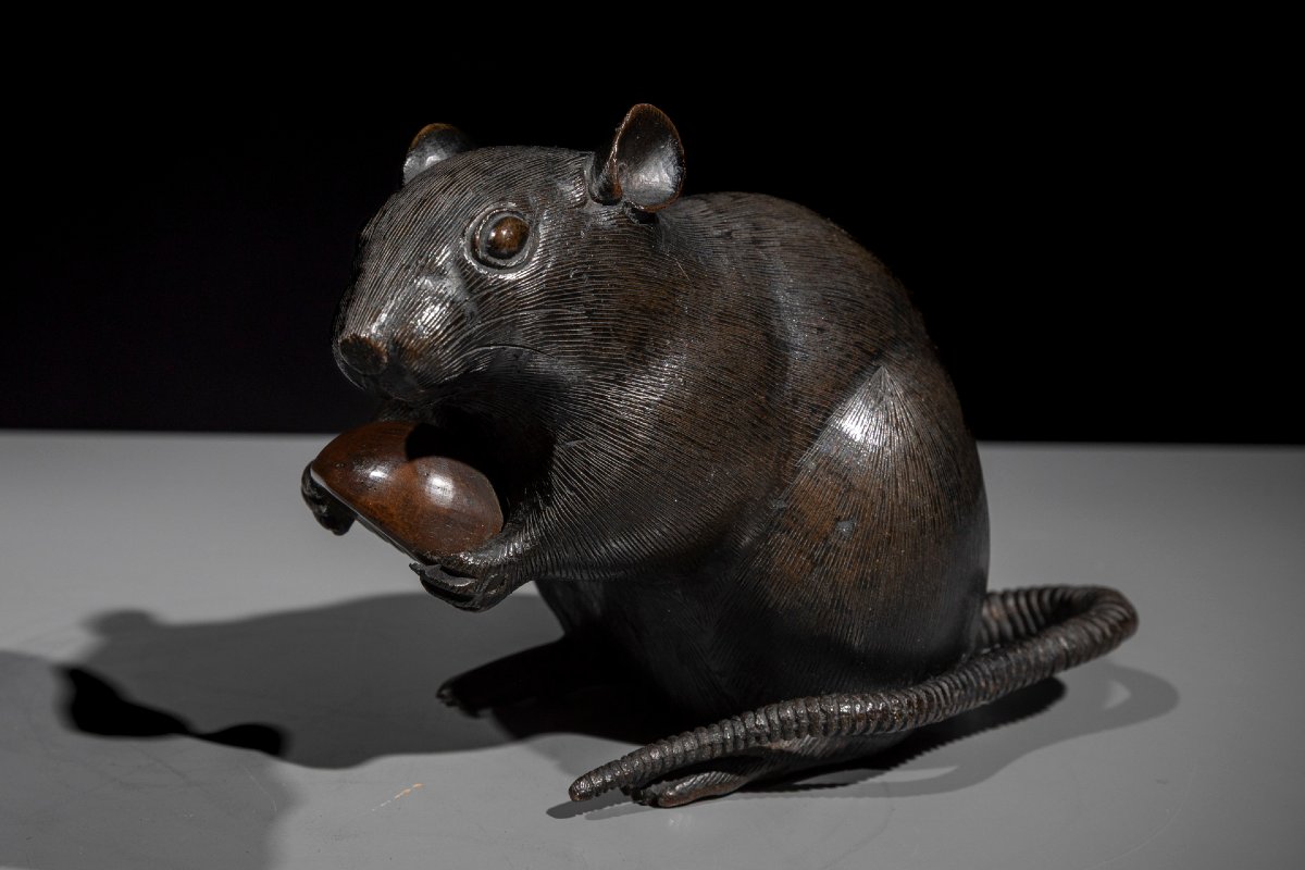 Paire de souris en bronze avec châtaignes entre les pattes-photo-4