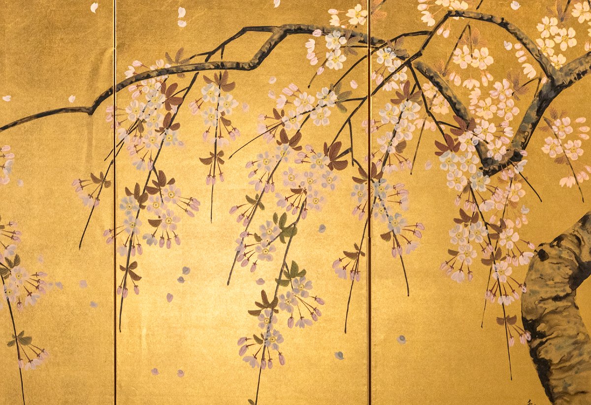 Paravent japonais à quatre panneaux avec branche de cerisier sur fond doré-photo-2
