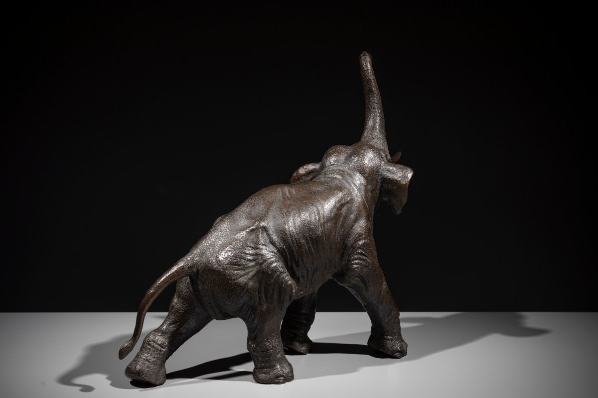 Okimono en bronze représentant un éléphant à la trompe levée, signé Gyokusui-photo-4