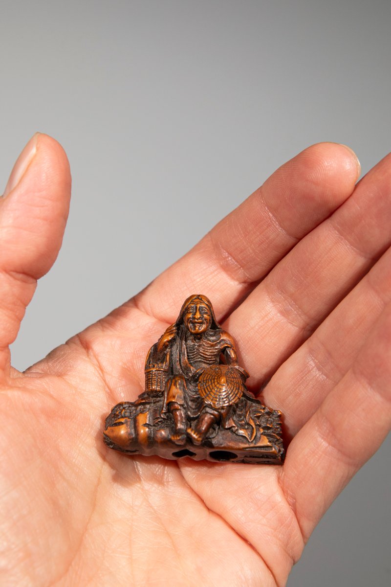 Netsuke en bois de buis représentant Ono no Komachi-photo-1