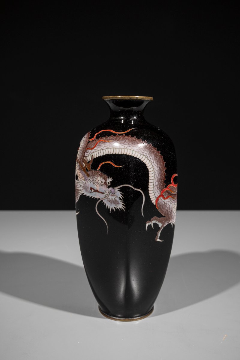 Vase cloisonné hexagonal représentant un dragon ryū-photo-2