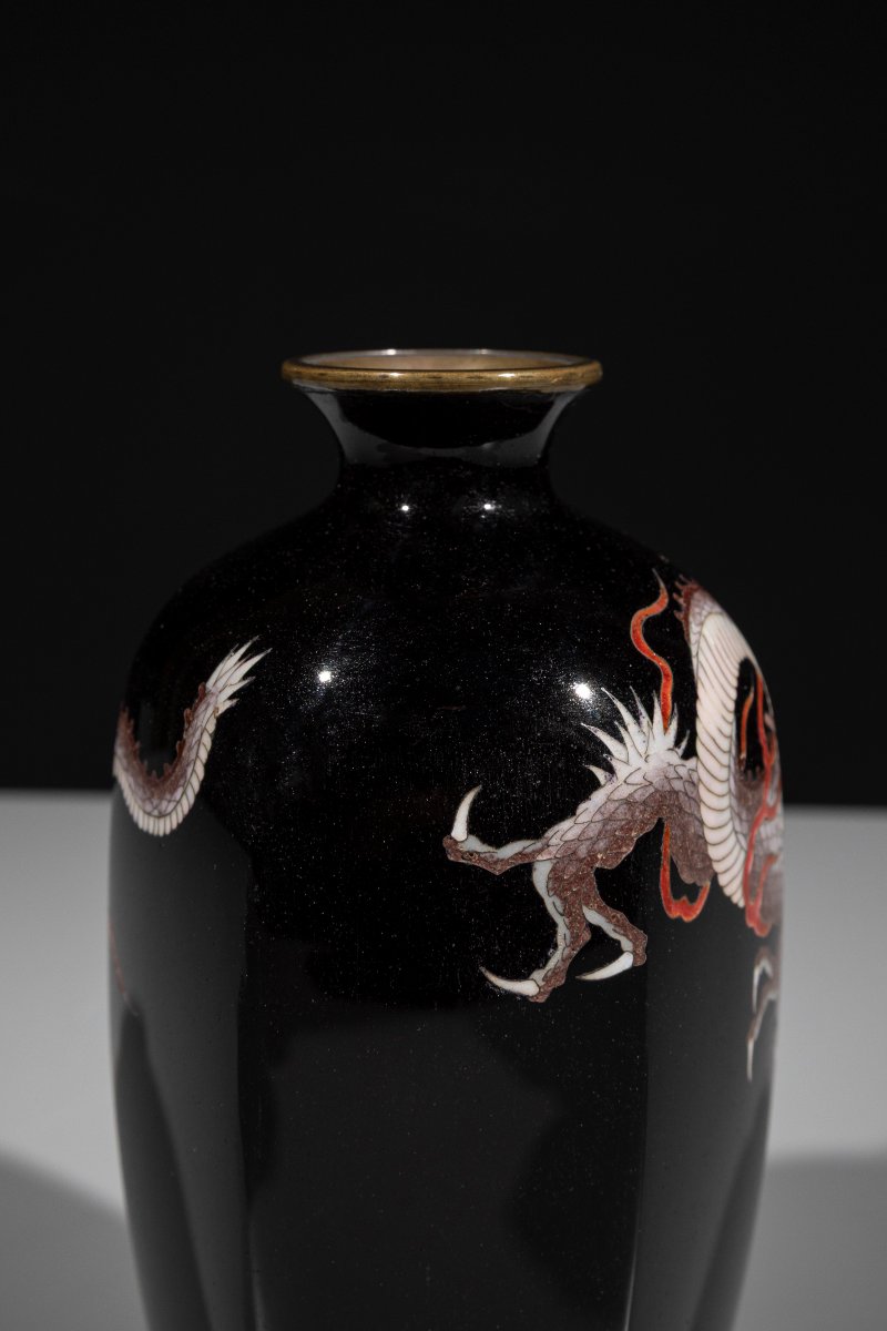 Vase cloisonné hexagonal représentant un dragon ryū-photo-5