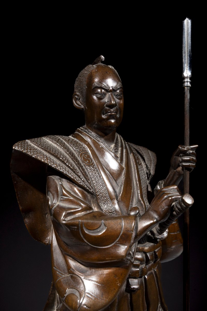 Okimono en bronze représentant un samouraï avec yari et katana, signé Gyokko-photo-2