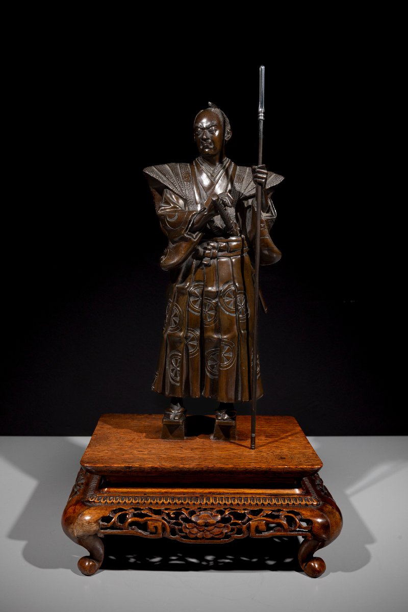 Okimono en bronze représentant un samouraï avec yari et katana, signé Gyokko-photo-3