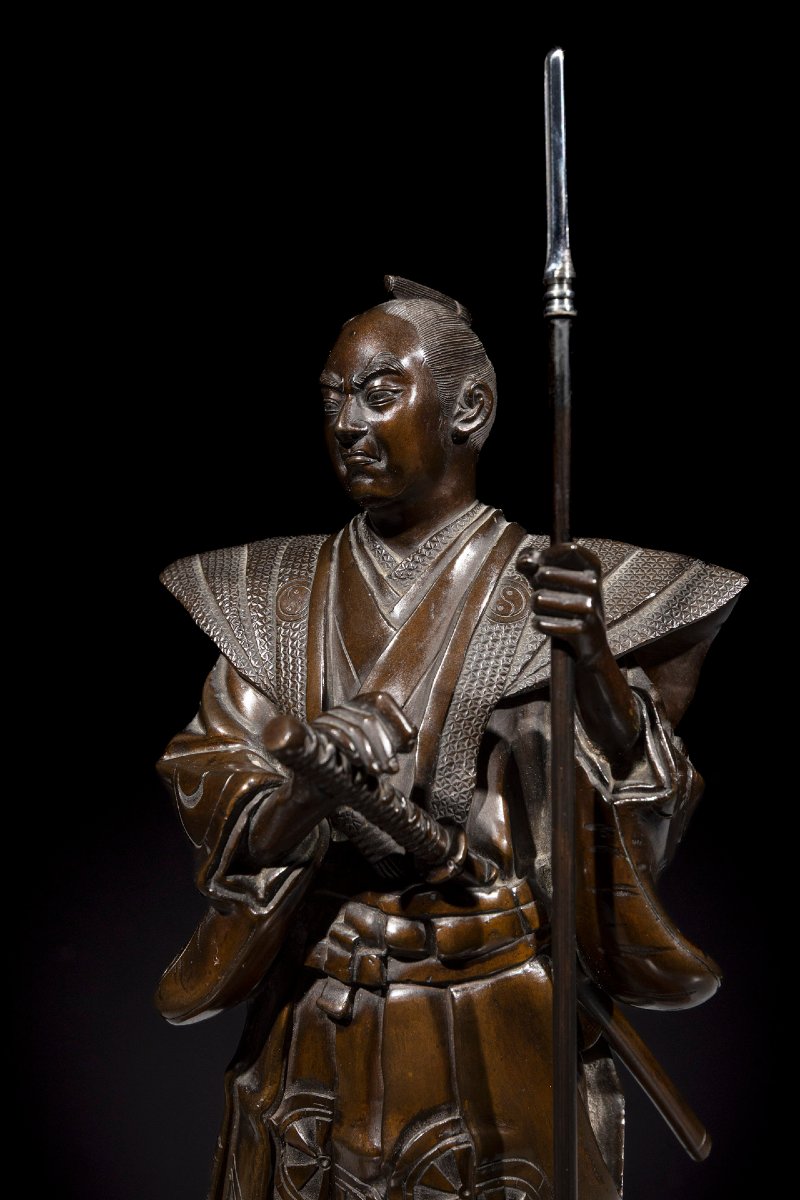Okimono en bronze représentant un samouraï avec yari et katana, signé Gyokko-photo-4