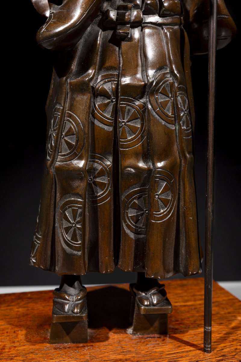 Okimono en bronze représentant un samouraï avec yari et katana, signé Gyokko-photo-1