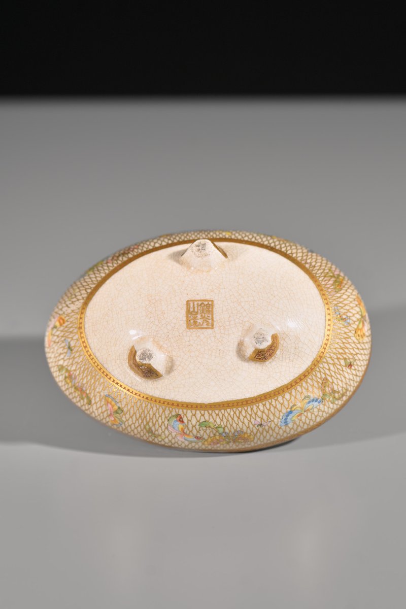 Insolite boîte kōgō Satsuma en forme d’œuf, signée Kinkozan-zō-photo-2