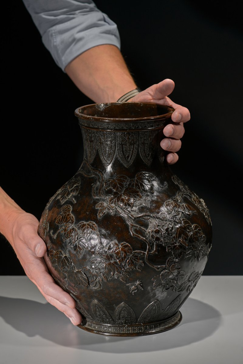 A Patinated Bronze Vase With Grapevines And Insects In Relief, Signed Sessei-photo-5
