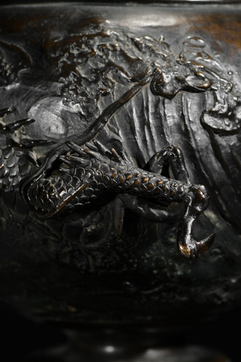 Kōro en bronze représentant une paire de dragons s'affrontant-photo-1