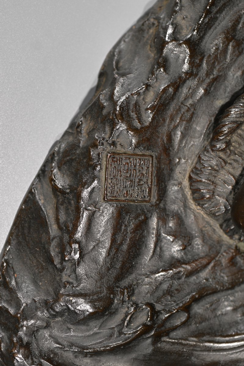 Okimono en bronze de l'École de Tokyo représentant une geisha en marche, signé Genryūsai Seiya -photo-7