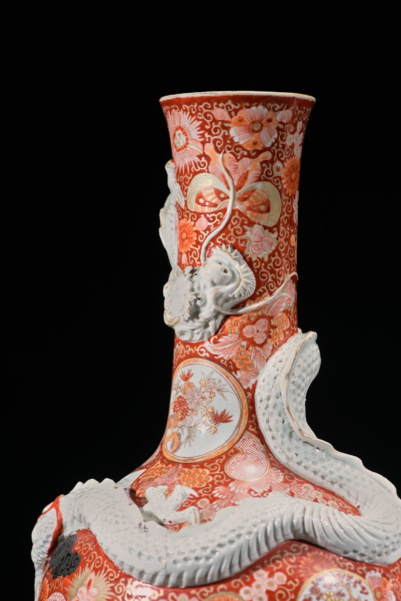 A Pair Of Imari Vases With Relief Dragons, Signed Hichōzan-photo-3