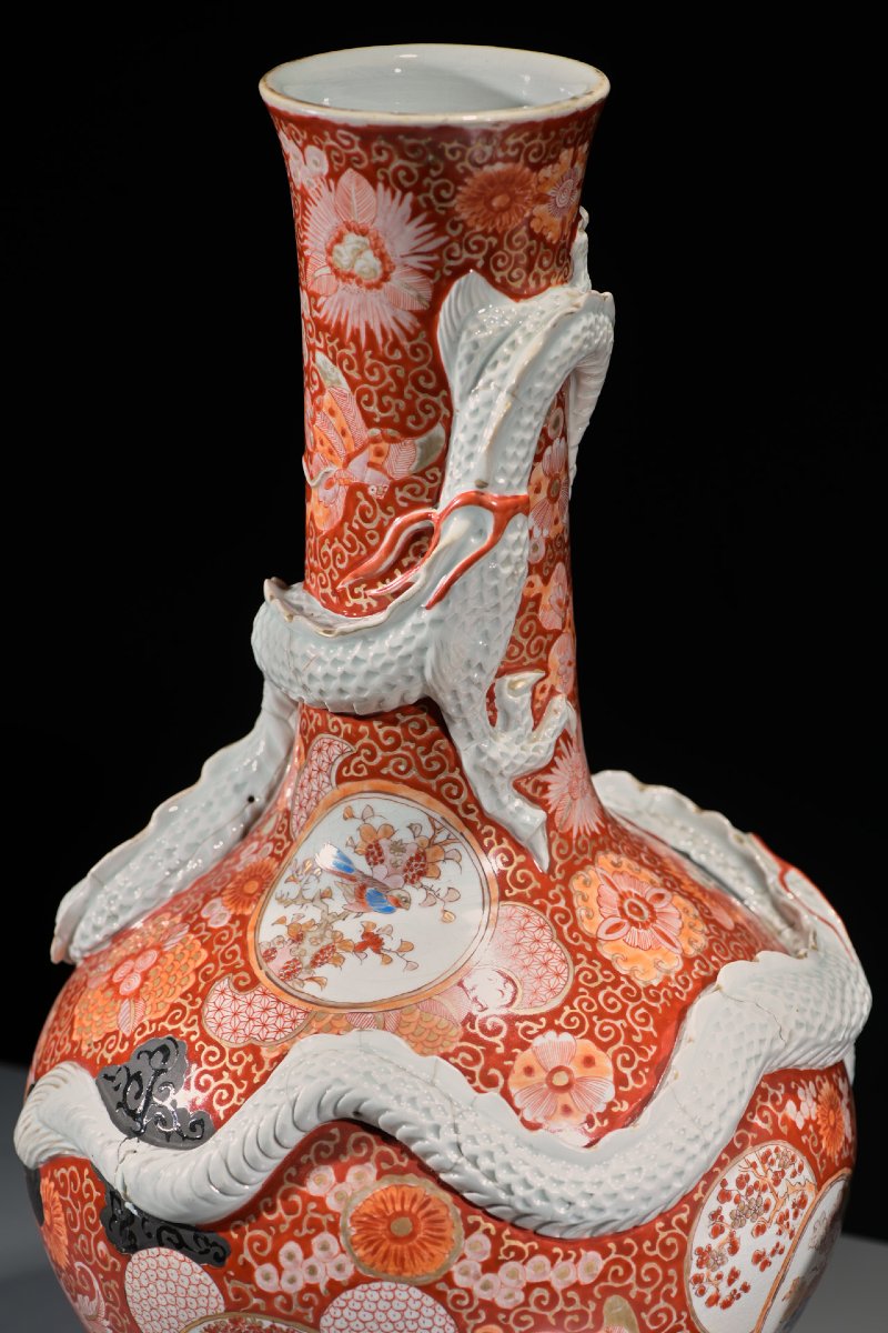 A Pair Of Imari Vases With Relief Dragons, Signed Hichōzan-photo-3