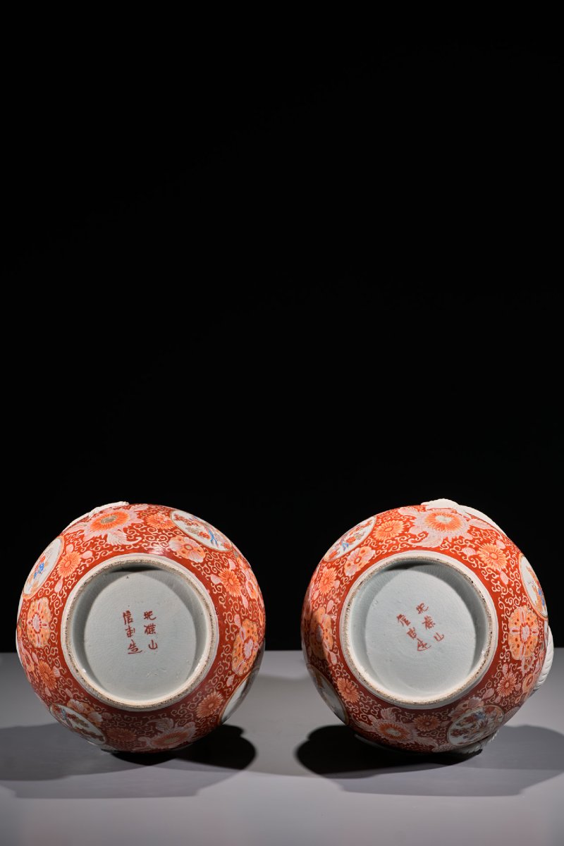 A Pair Of Imari Vases With Relief Dragons, Signed Hichōzan-photo-4