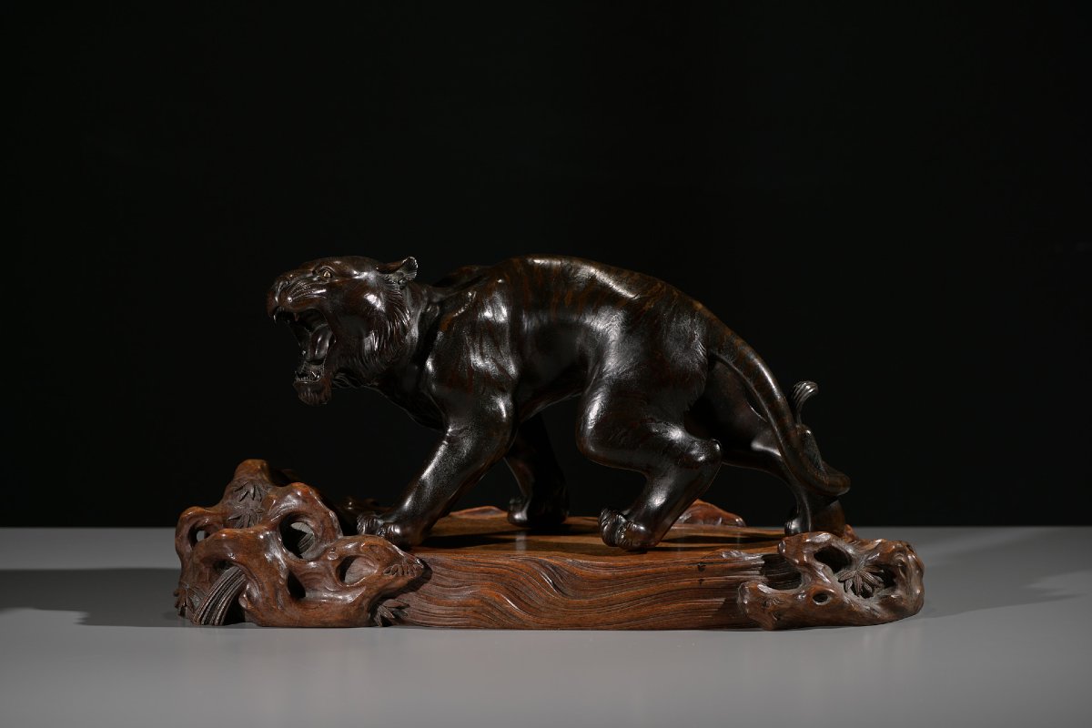 A Patinated Bronze Sculpture Depicting A Tiger, Signed Maruki Sei-photo-2