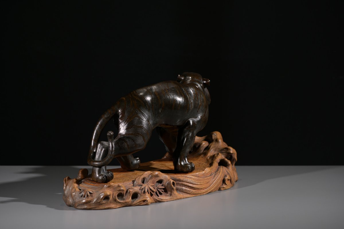 A Patinated Bronze Sculpture Depicting A Tiger, Signed Maruki Sei-photo-2