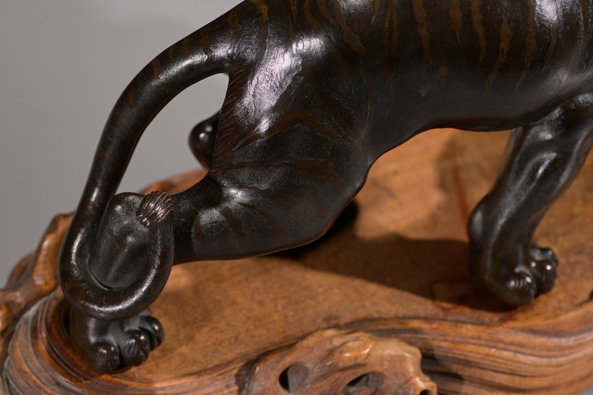 A Patinated Bronze Sculpture Depicting A Tiger, Signed Maruki Sei-photo-3