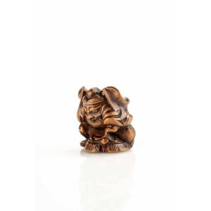 Netsuke en buis représentant Shoki avec un oni