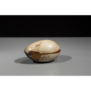 Boîte à encens en bois laqué en forme d’œuf