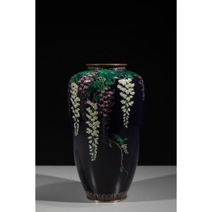 Vase cloisonné en fil d’argent à décor de glycine sur fond bleu nuit, signé Ota Hyozo