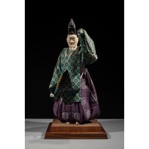 Okimono en bois polychrome représentant un danseur du théâtre Nō