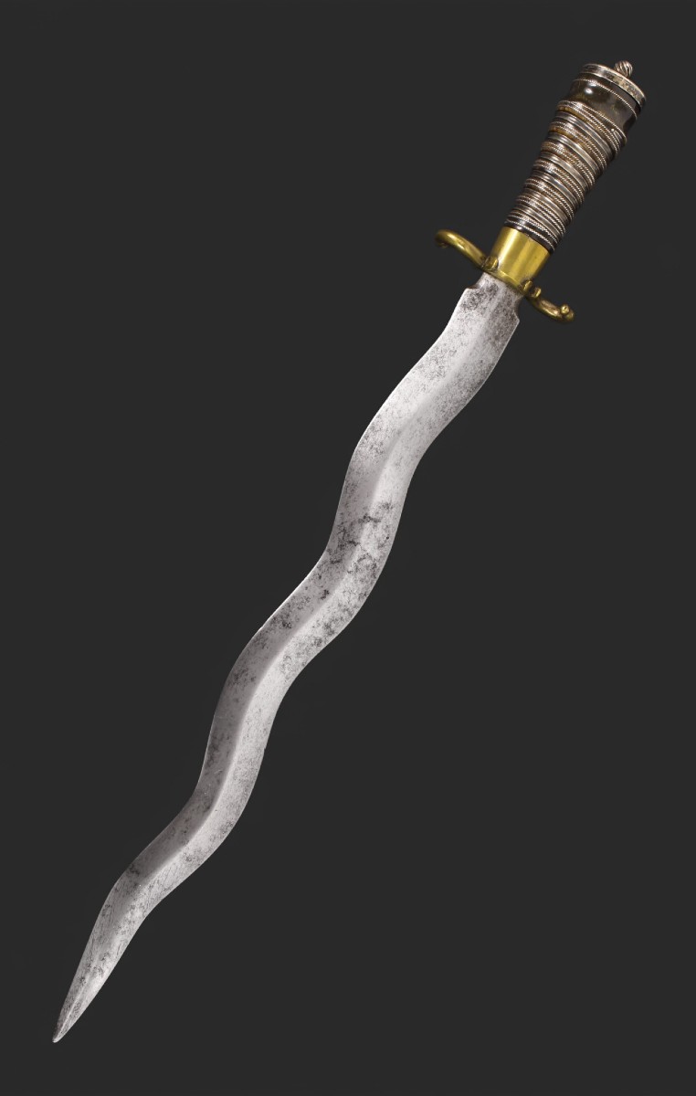 Dague à lame ondulée. Katipunan. Philippines, dernier tiers du XIXᵉ siècle.