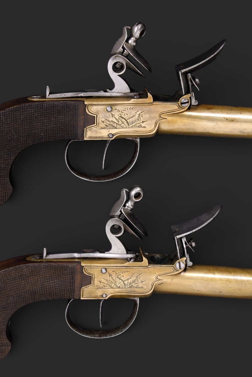Coffret avec paire de pistolets de marine à silex, avec baïonnettes, vers 1800.-photo-4