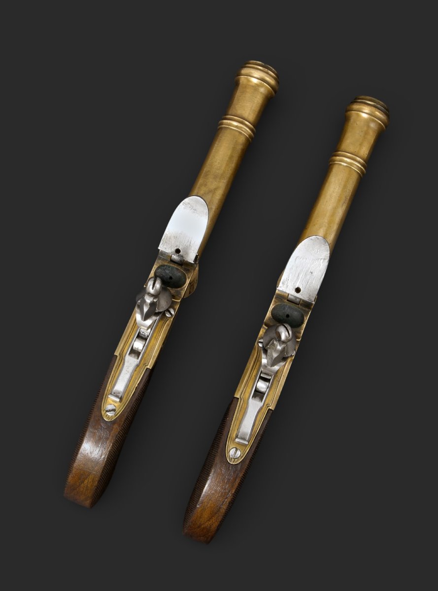 Coffret avec paire de pistolets de marine à silex, avec baïonnettes, vers 1800.-photo-2