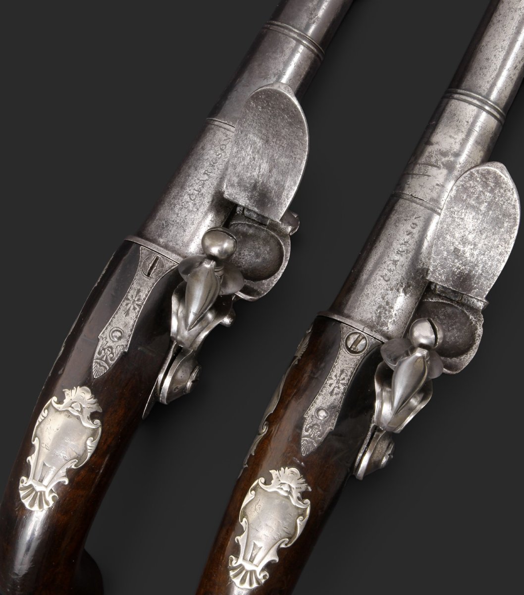 Paire de pistolets à silex «Queen Anne» montés en argent, Joseph Clarkson, Londres, vers 1730.-photo-3