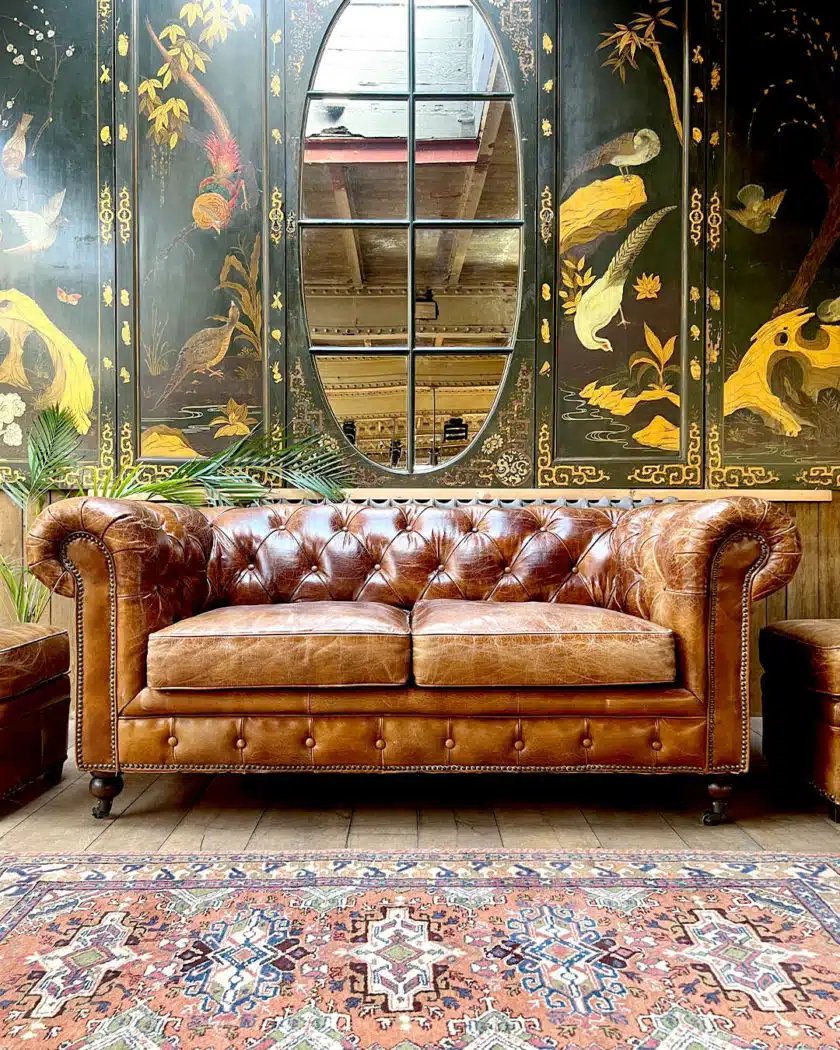 Canapé Chesterfield Et Deux Poufs-photo-4