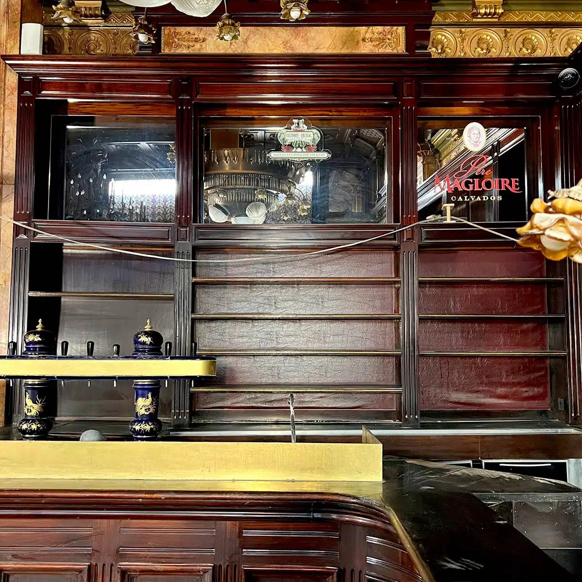 Corner Bar Counter And Back Bar-photo-2