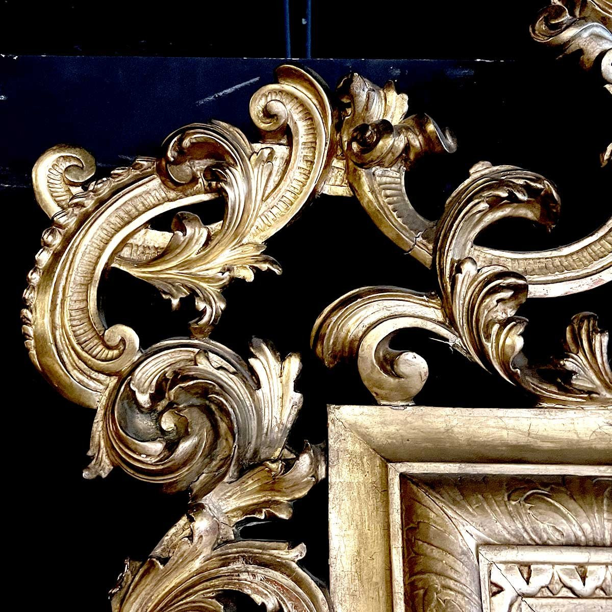 Miroir en bois et stuc doré de style rocaille Louis XV-photo-1