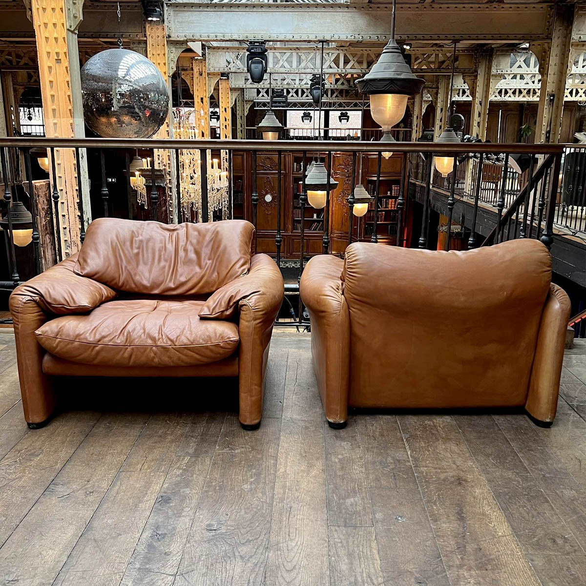 Pair Of Maralunga Living Room Armchairs In Leather By Vico Magistretti For Cassina-photo-2