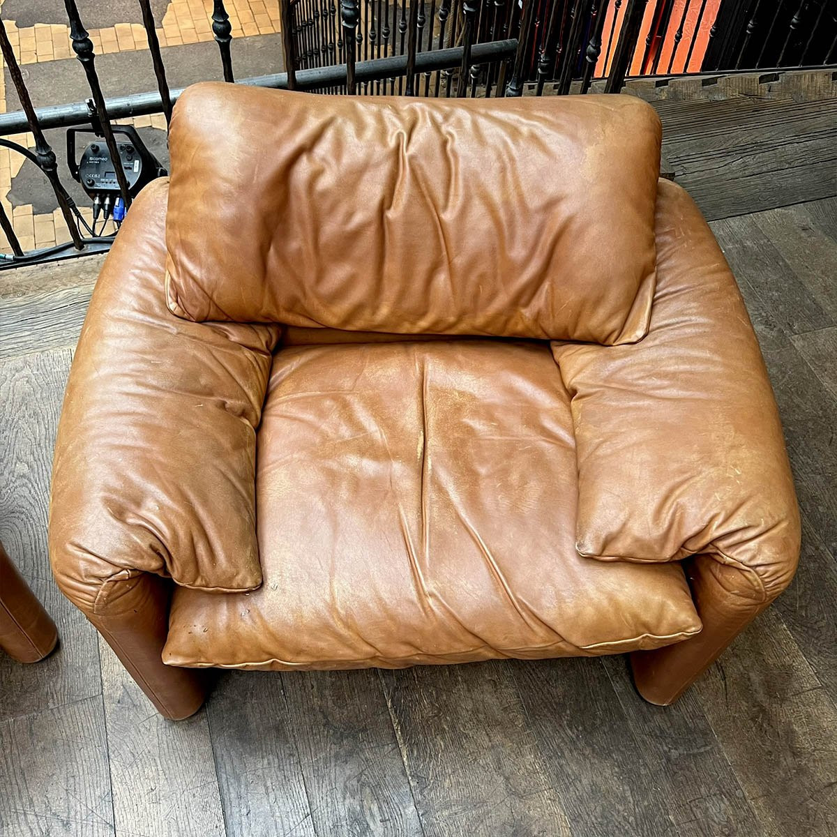 Pair Of Maralunga Living Room Armchairs In Leather By Vico Magistretti For Cassina-photo-1