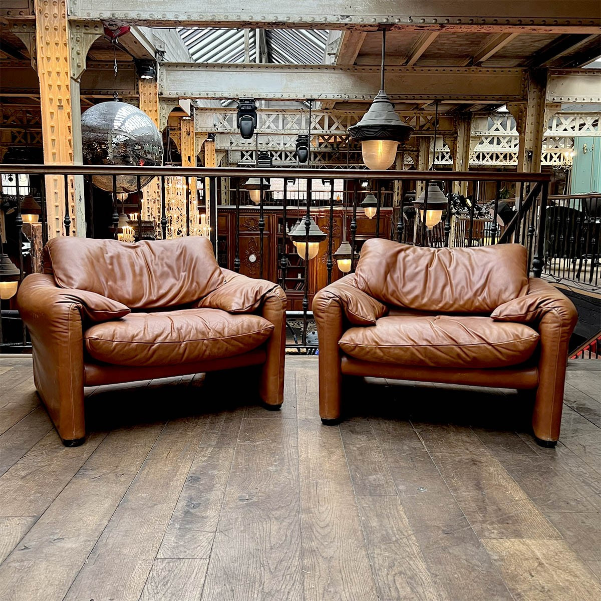 Pair Of Maralunga Living Room Armchairs In Leather By Vico Magistretti For Cassina