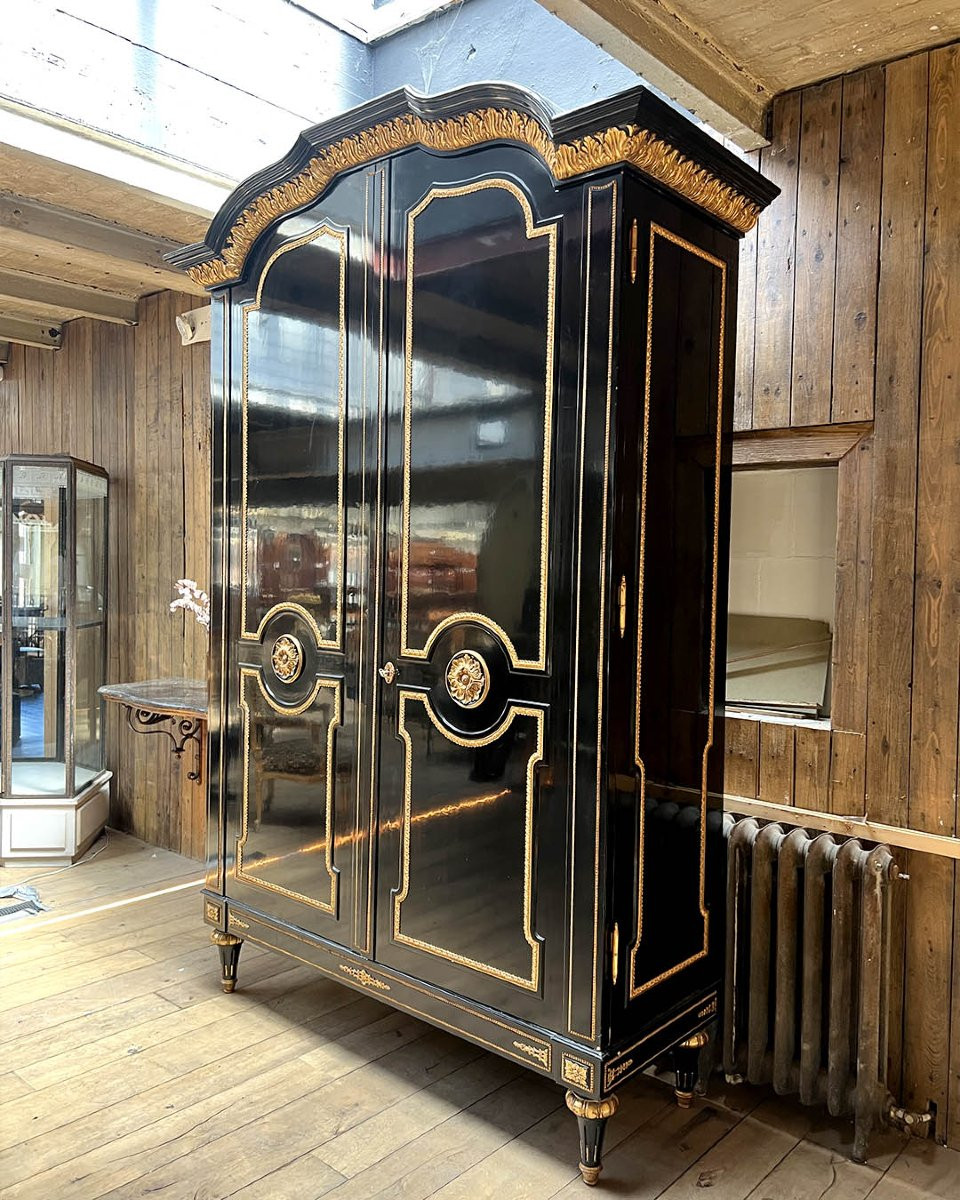 Large Wardrobe In Blackened And Gilded Wood-photo-3