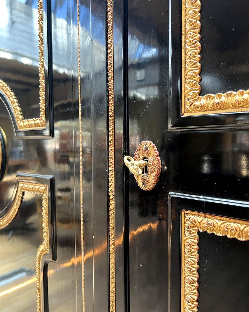 Large Wardrobe In Blackened And Gilded Wood-photo-6