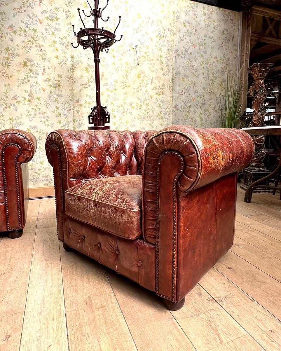 Salon chesterfield avec un canapé et deux fauteuils-photo-5