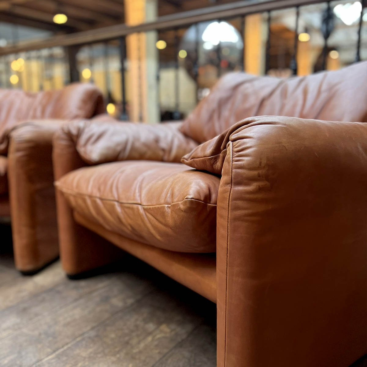 Paire de fauteuils de salon Maralunga en cuir de Vico Magistretti pour Cassina-photo-3