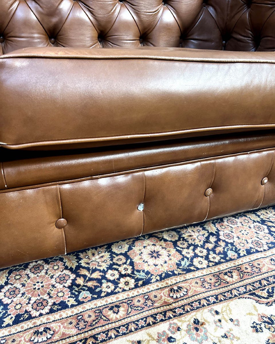Chesterfield Sofa In Tufted Leather-photo-8